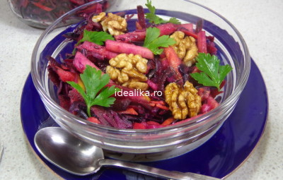 Salata detoxifianta cu varza rosie si sfecla