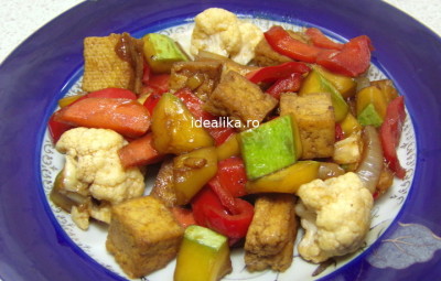 Tofu cu legume la tigaie